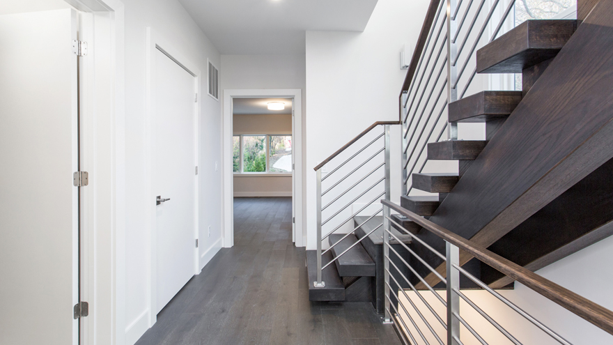 horizontal rod stair railing. The Stainless stair rod railing features a 90 degree transition.