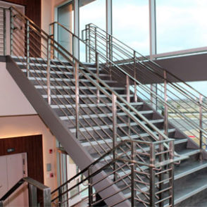 Top 10 Differences Between Railing Kits and Custom Railing Systems ...