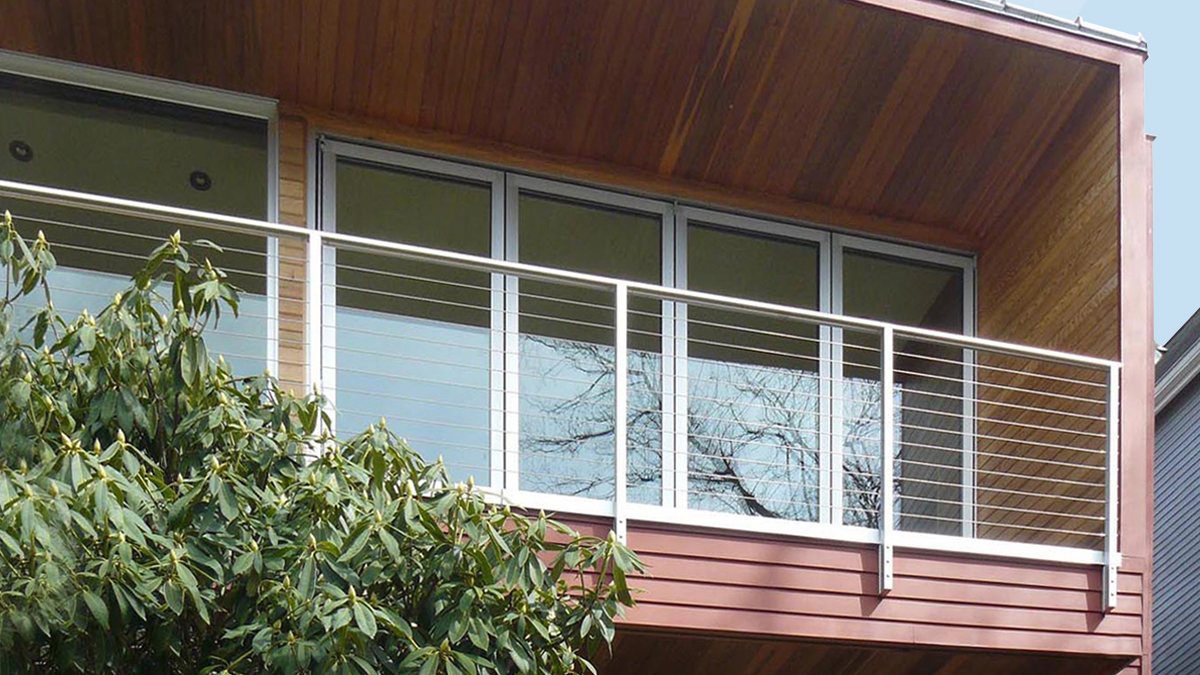 Cable balcony railing